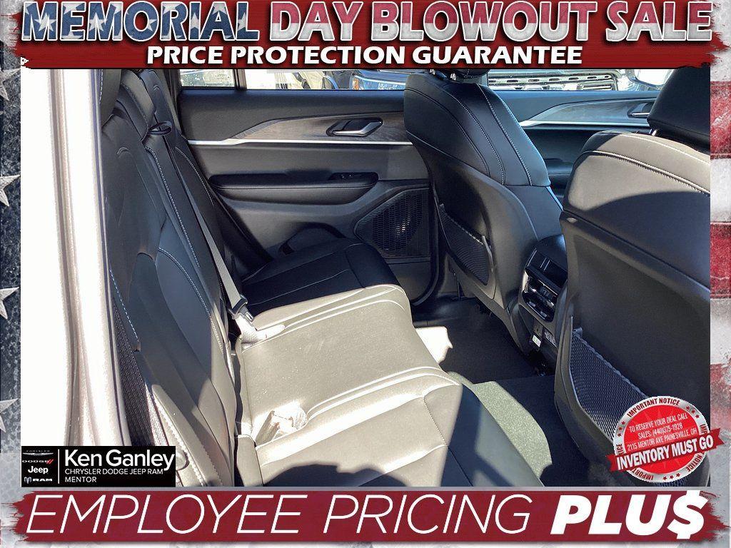 new 2025 Jeep Grand Cherokee car, priced at $41,986