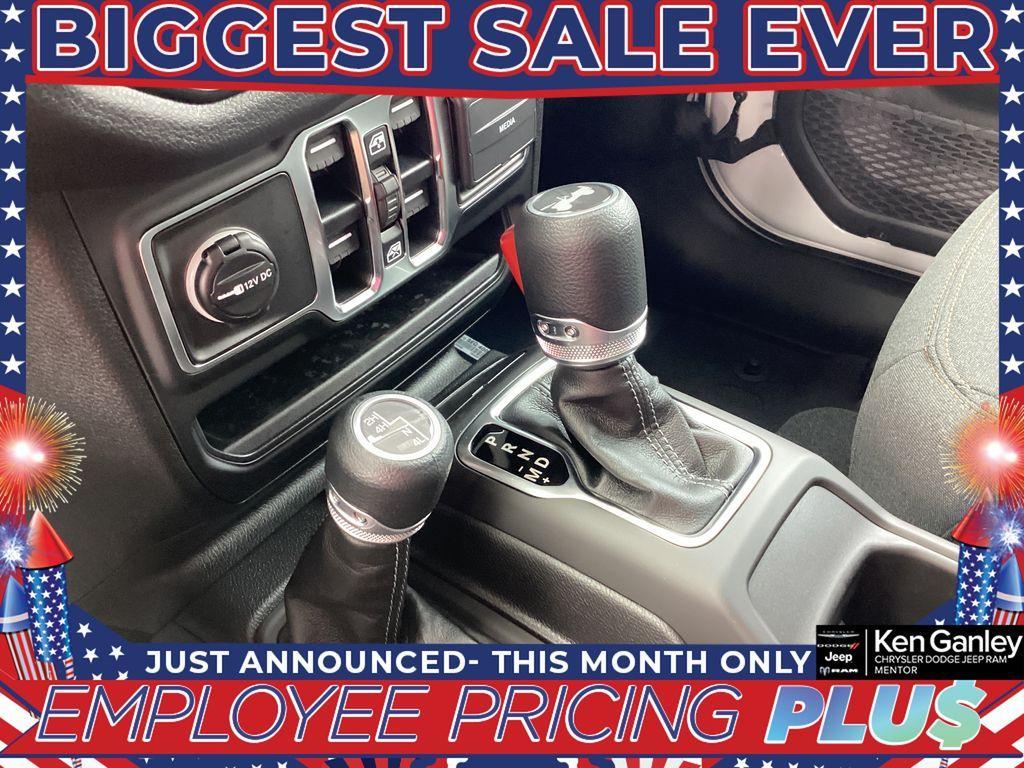 new 2025 Jeep Wrangler car, priced at $43,593