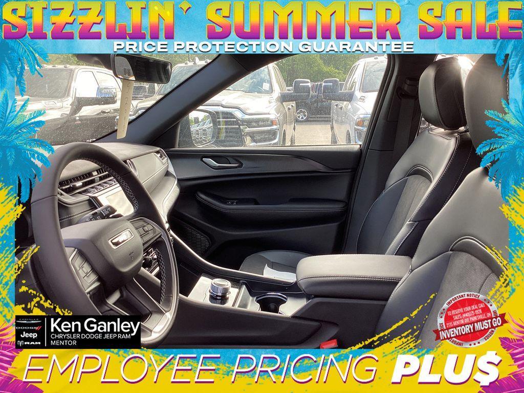 new 2025 Jeep Grand Cherokee car, priced at $41,255