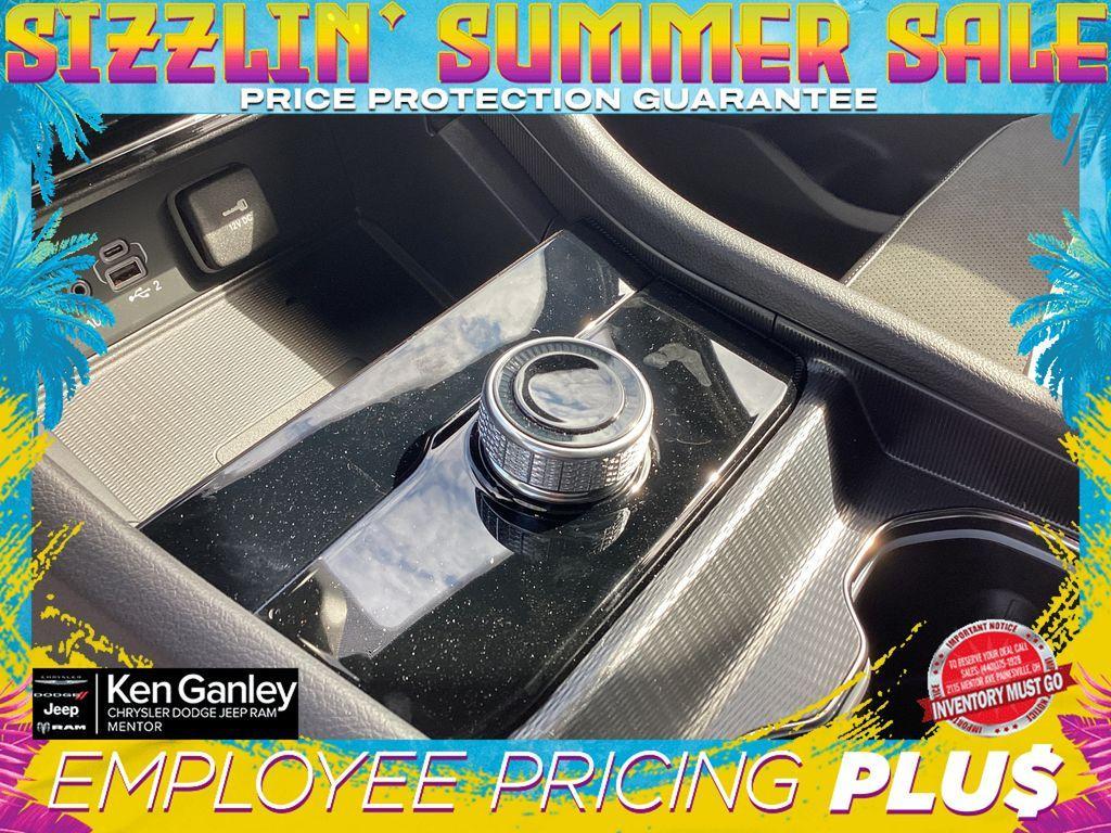 new 2025 Jeep Grand Cherokee car, priced at $41,255