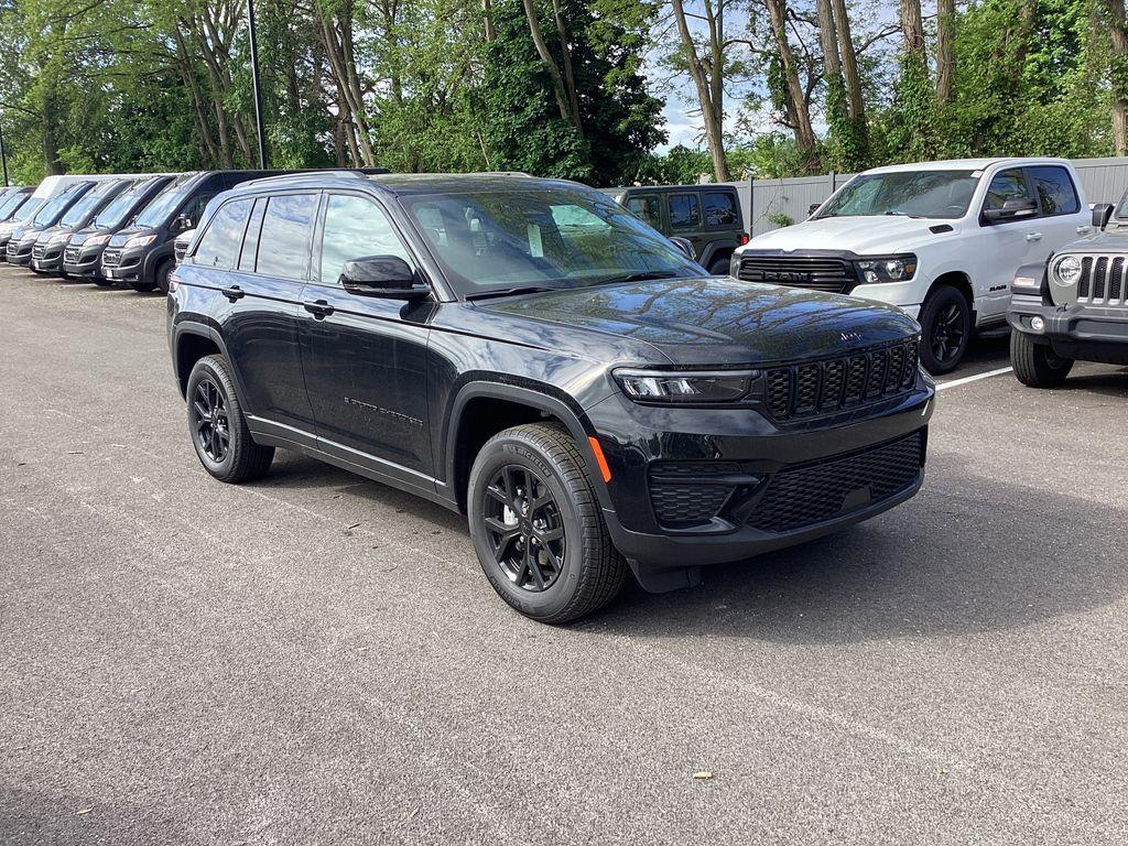 new 2025 Jeep Grand Cherokee car, priced at $41,255