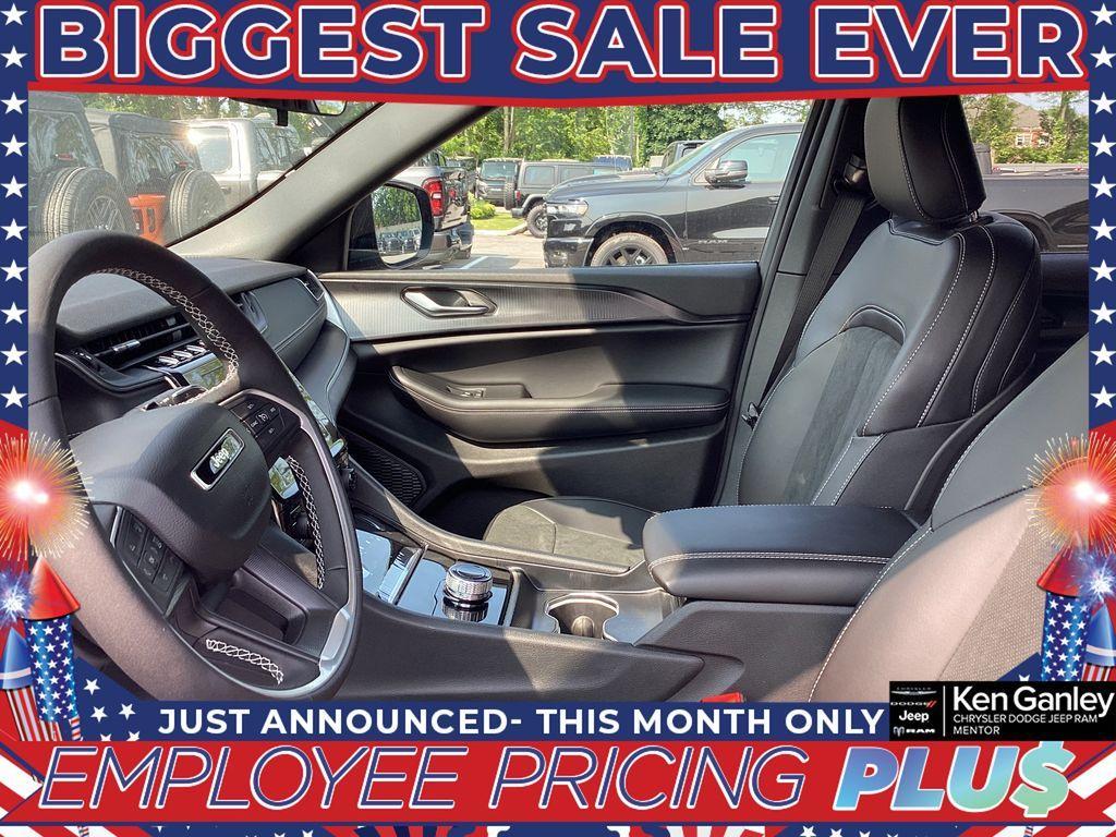 new 2025 Jeep Grand Cherokee car, priced at $40,955