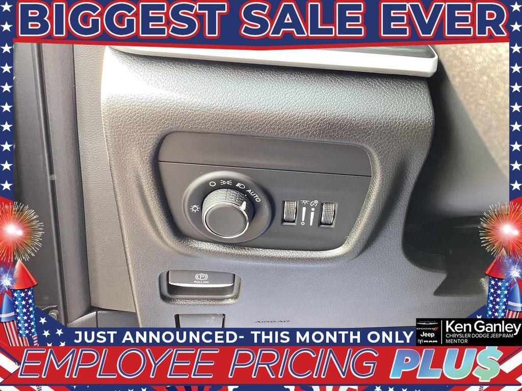 new 2025 Jeep Grand Cherokee car, priced at $40,955