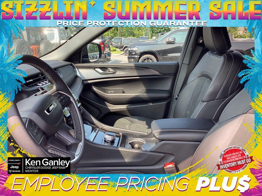 new 2025 Jeep Grand Cherokee car, priced at $40,955