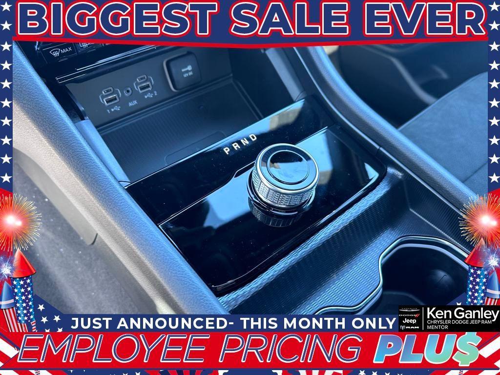 new 2025 Jeep Grand Cherokee car, priced at $36,499