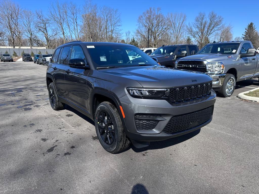 new 2025 Jeep Grand Cherokee car, priced at $39,958