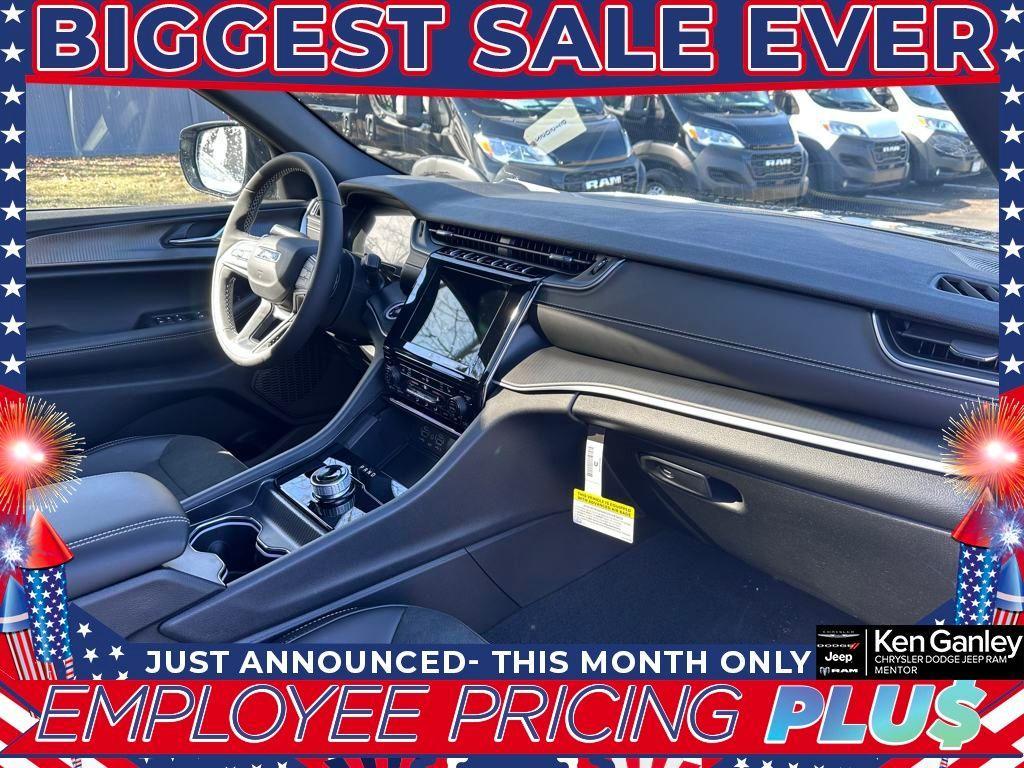 new 2025 Jeep Grand Cherokee car, priced at $36,499