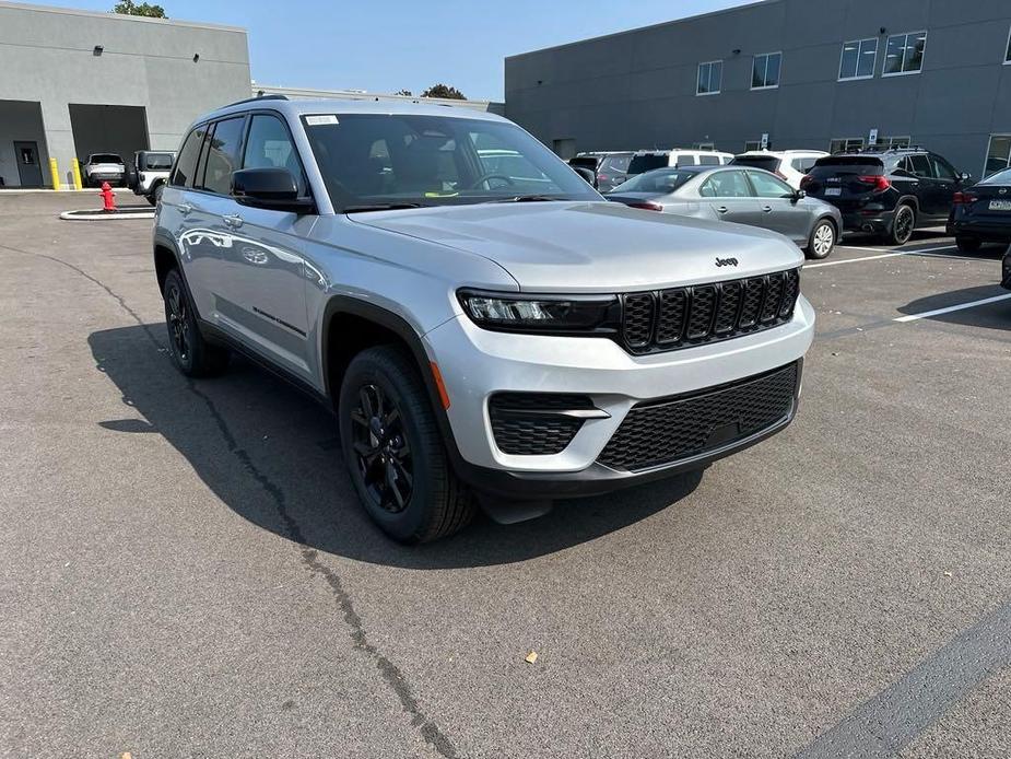 new 2024 Jeep Grand Cherokee car, priced at $40,105