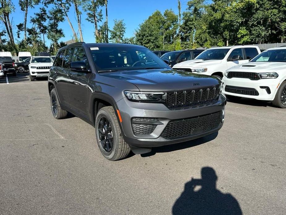 new 2024 Jeep Grand Cherokee car, priced at $39,755