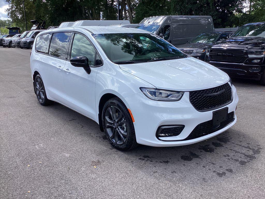 new 2026 Chrysler Pacifica car, priced at $43,092