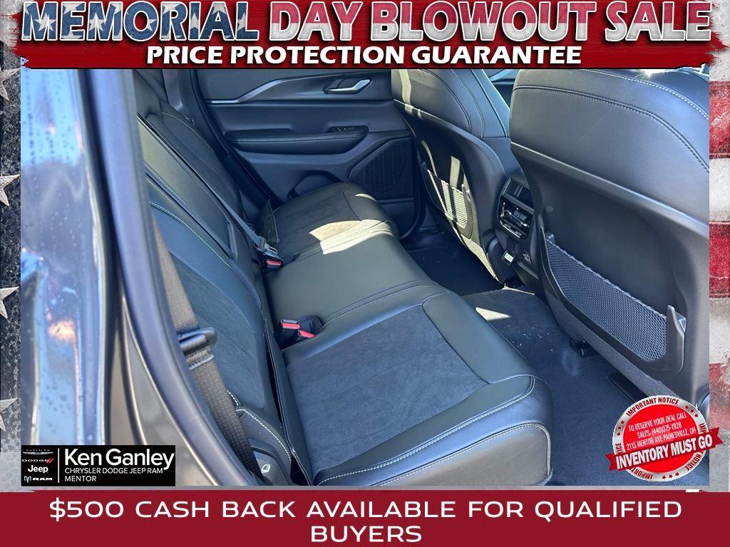 new 2025 Jeep Grand Cherokee car, priced at $41,255
