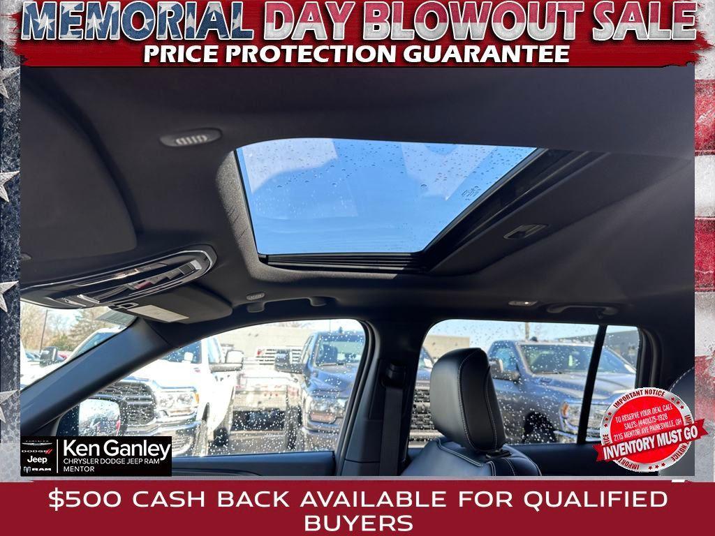 new 2025 Jeep Grand Cherokee car, priced at $41,255