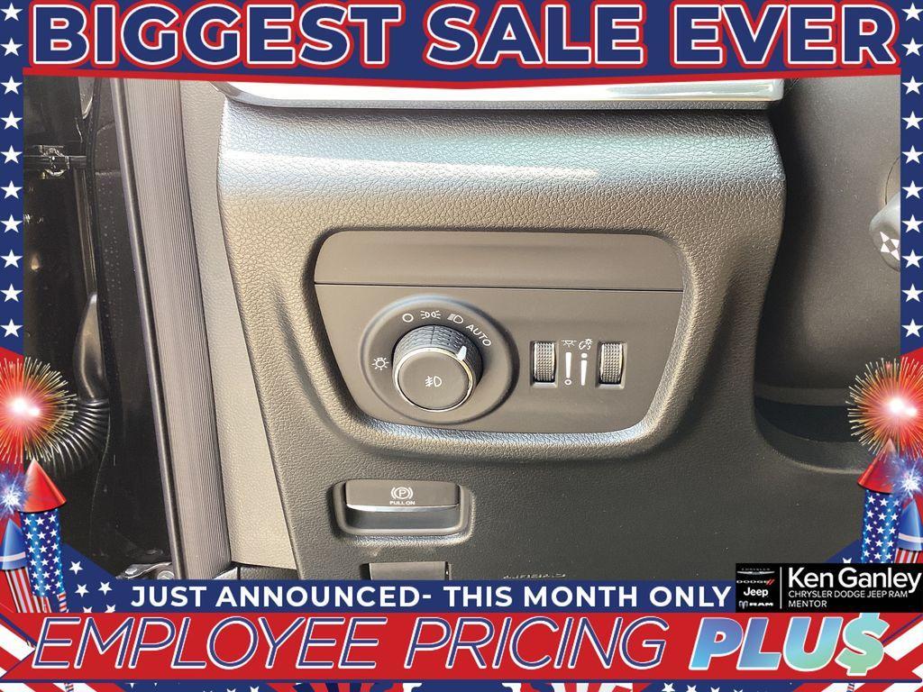 new 2025 Jeep Grand Cherokee car, priced at $57,875