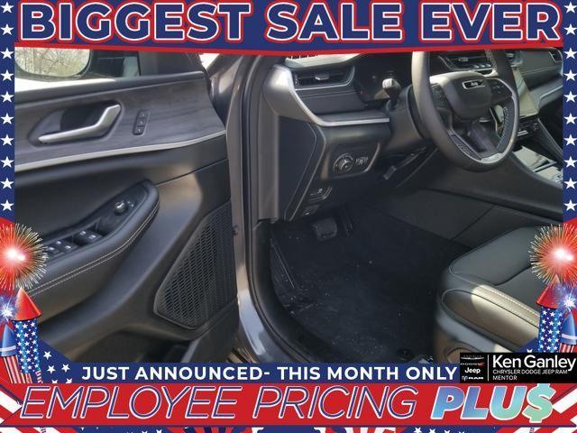 new 2025 Jeep Grand Cherokee car, priced at $45,161