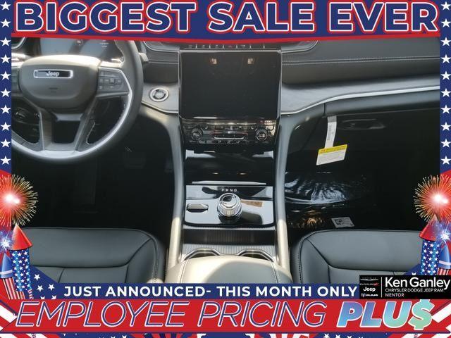 new 2025 Jeep Grand Cherokee car, priced at $45,161