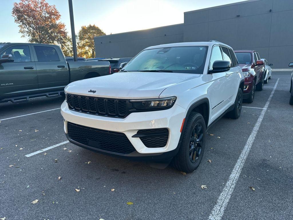 used 2024 Jeep Grand Cherokee car, priced at $32,900