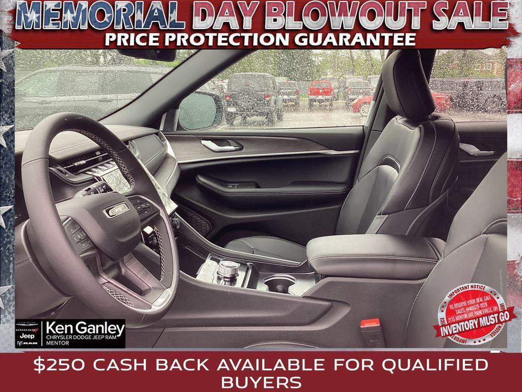 new 2025 Jeep Grand Cherokee car, priced at $42,186