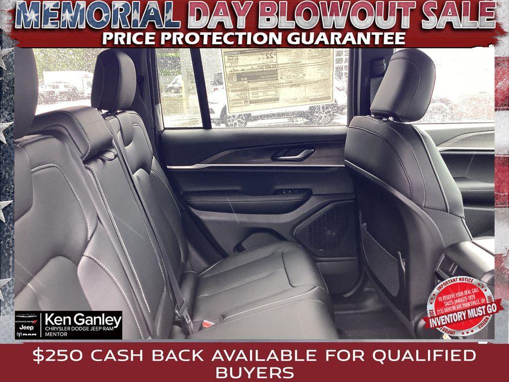 new 2025 Jeep Grand Cherokee car, priced at $42,186