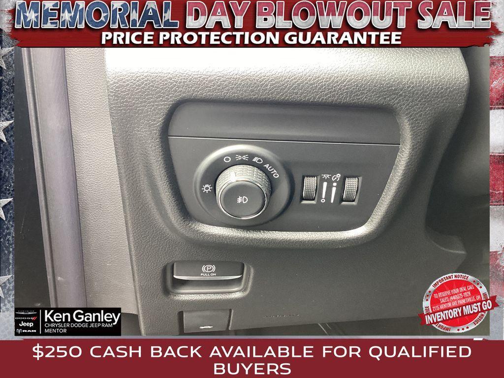 new 2025 Jeep Grand Cherokee car, priced at $42,186