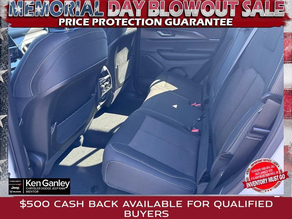 new 2025 Jeep Grand Cherokee car, priced at $38,019