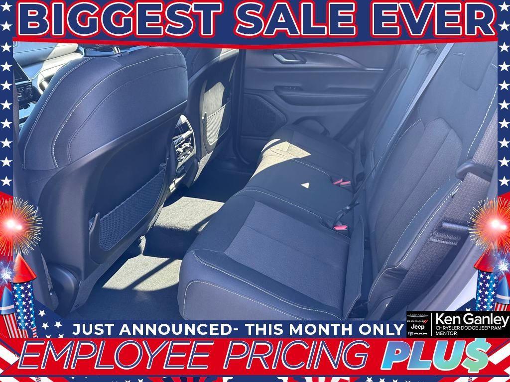 new 2025 Jeep Grand Cherokee car, priced at $38,019