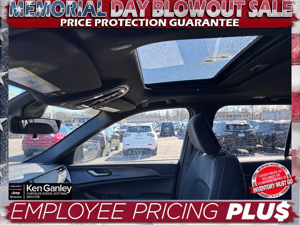 new 2025 Jeep Grand Cherokee car, priced at $38,019