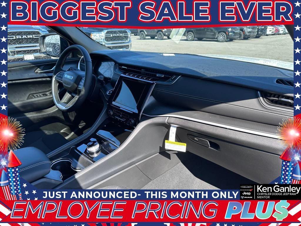 new 2025 Jeep Grand Cherokee car, priced at $38,019