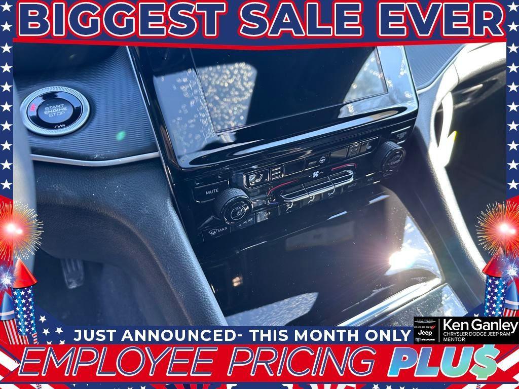 new 2025 Jeep Grand Cherokee car, priced at $38,019