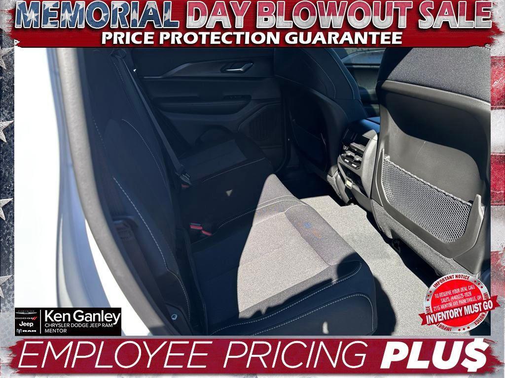 new 2025 Jeep Grand Cherokee car, priced at $38,019