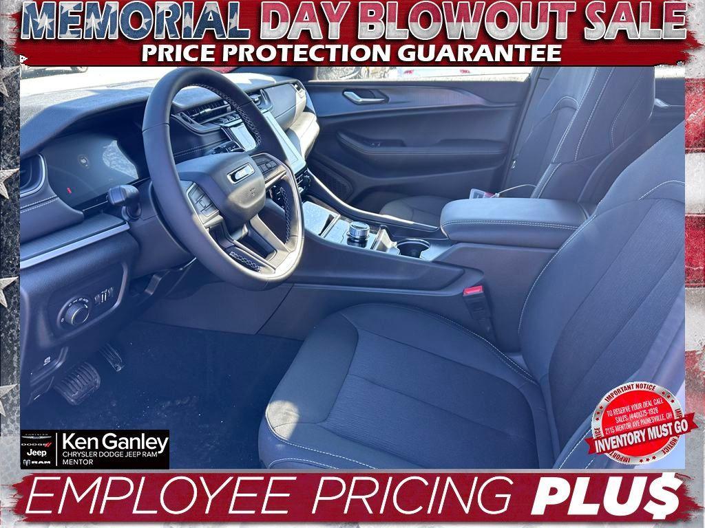 new 2025 Jeep Grand Cherokee car, priced at $38,019