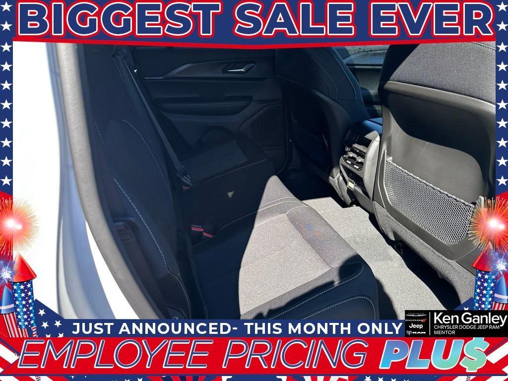 new 2025 Jeep Grand Cherokee car, priced at $38,019