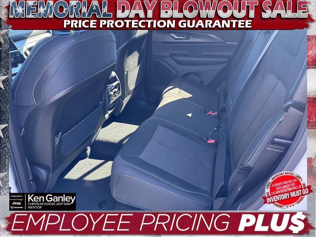 new 2025 Jeep Grand Cherokee car, priced at $38,019