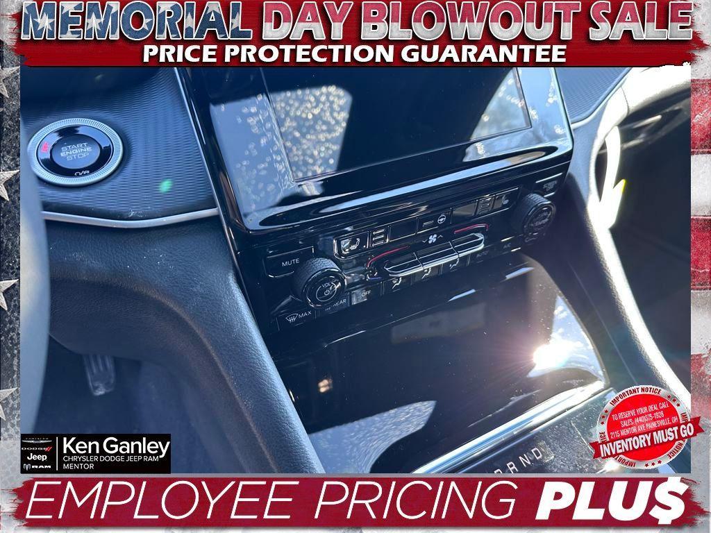 new 2025 Jeep Grand Cherokee car, priced at $38,019