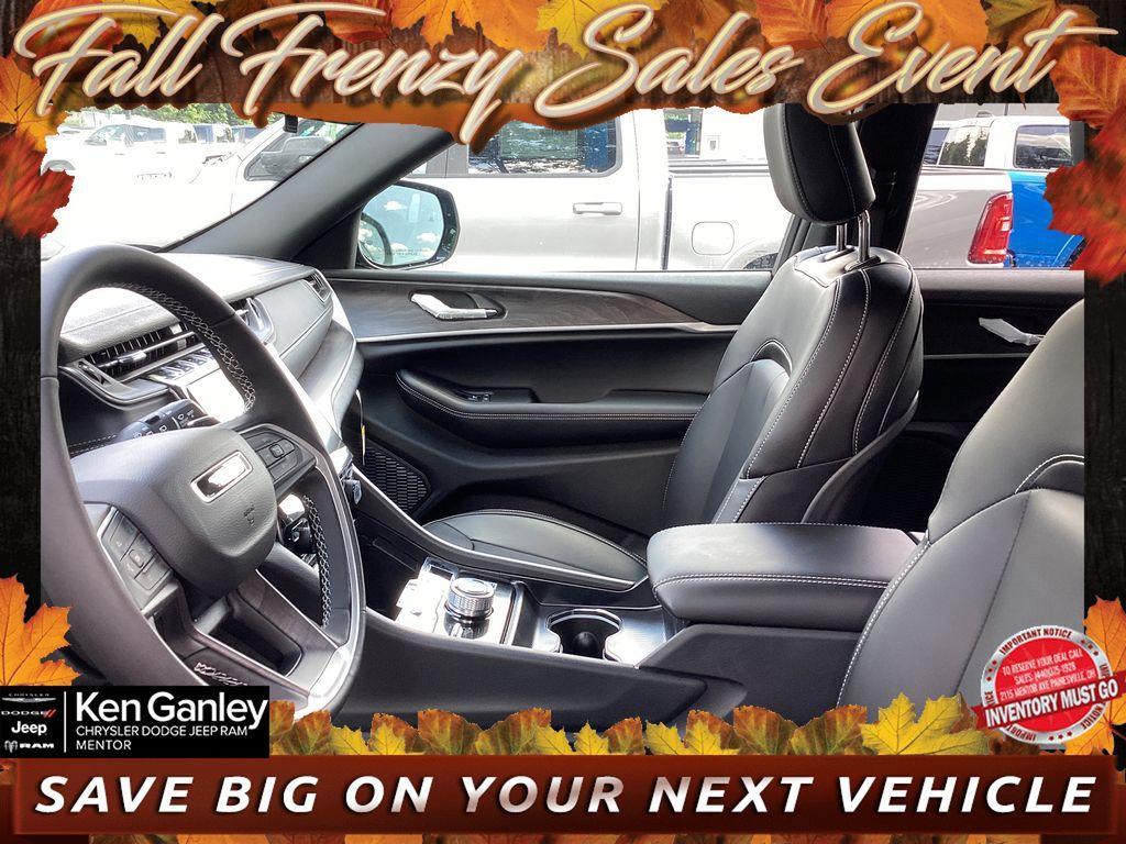new 2025 Jeep Grand Cherokee car, priced at $46,158