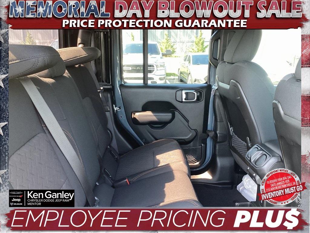 new 2025 Jeep Gladiator car, priced at $48,930