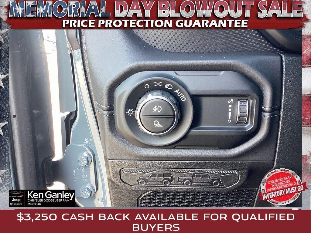 new 2025 Jeep Gladiator car, priced at $48,930