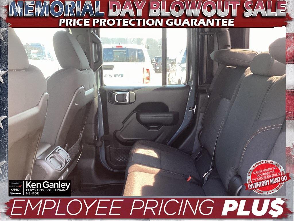 new 2025 Jeep Gladiator car, priced at $48,930