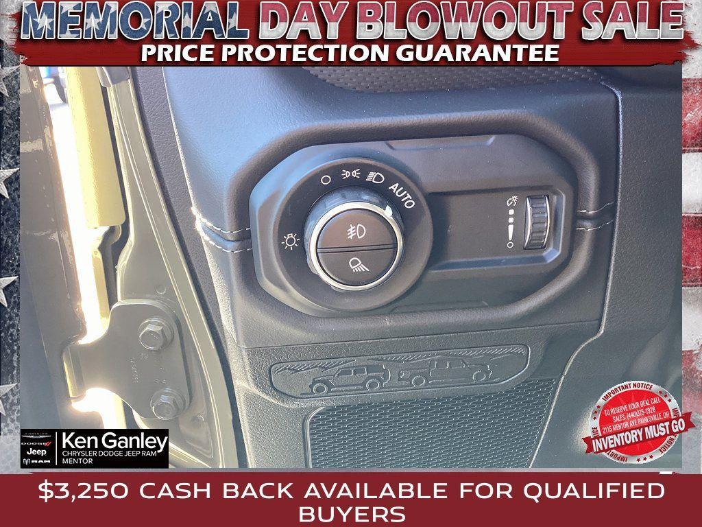 new 2025 Jeep Gladiator car, priced at $49,270