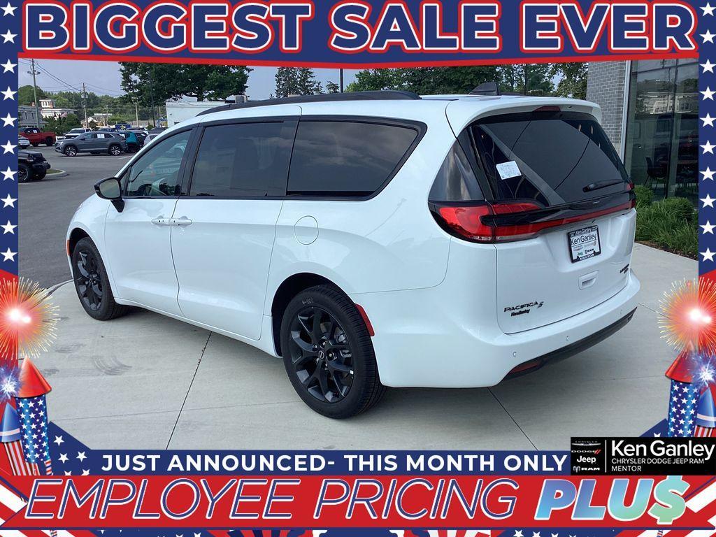 new 2025 Chrysler Pacifica car, priced at $51,436