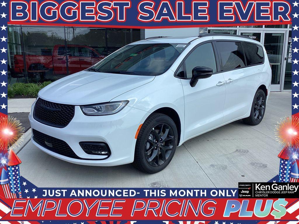 new 2025 Chrysler Pacifica car, priced at $51,436