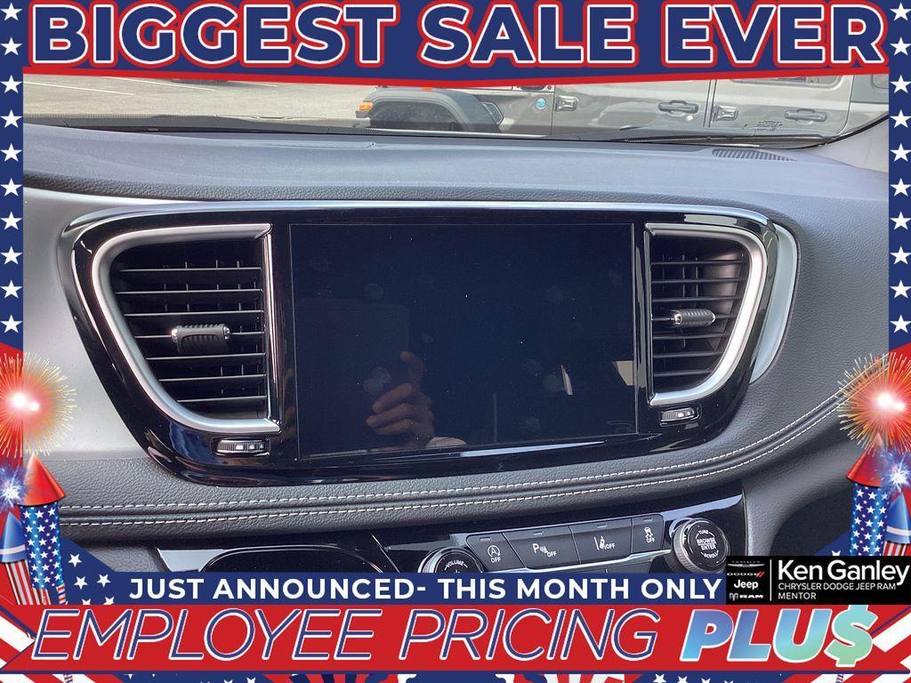 new 2025 Chrysler Pacifica car, priced at $51,436