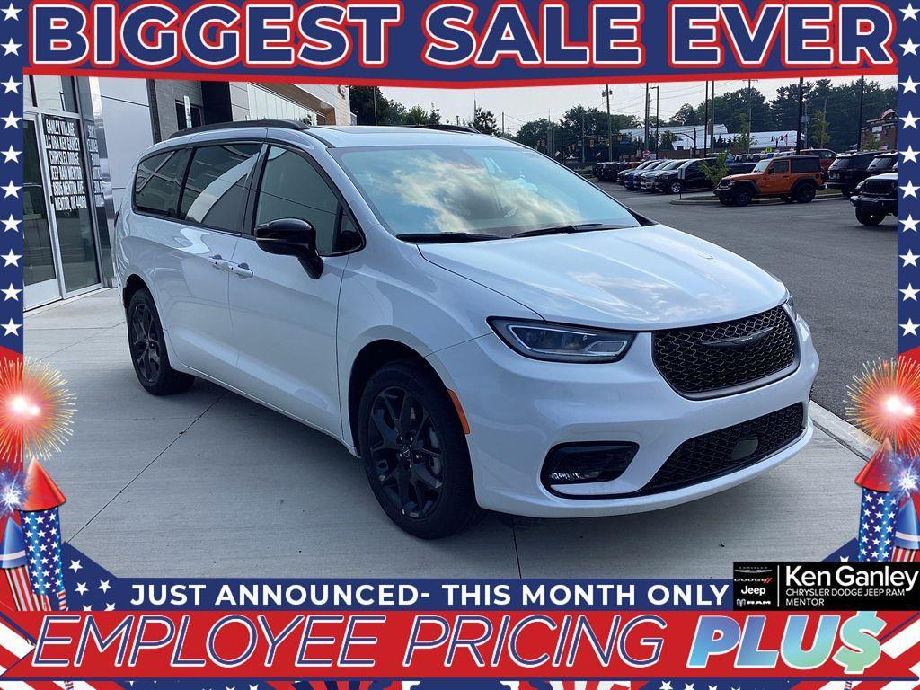 new 2025 Chrysler Pacifica car, priced at $51,436