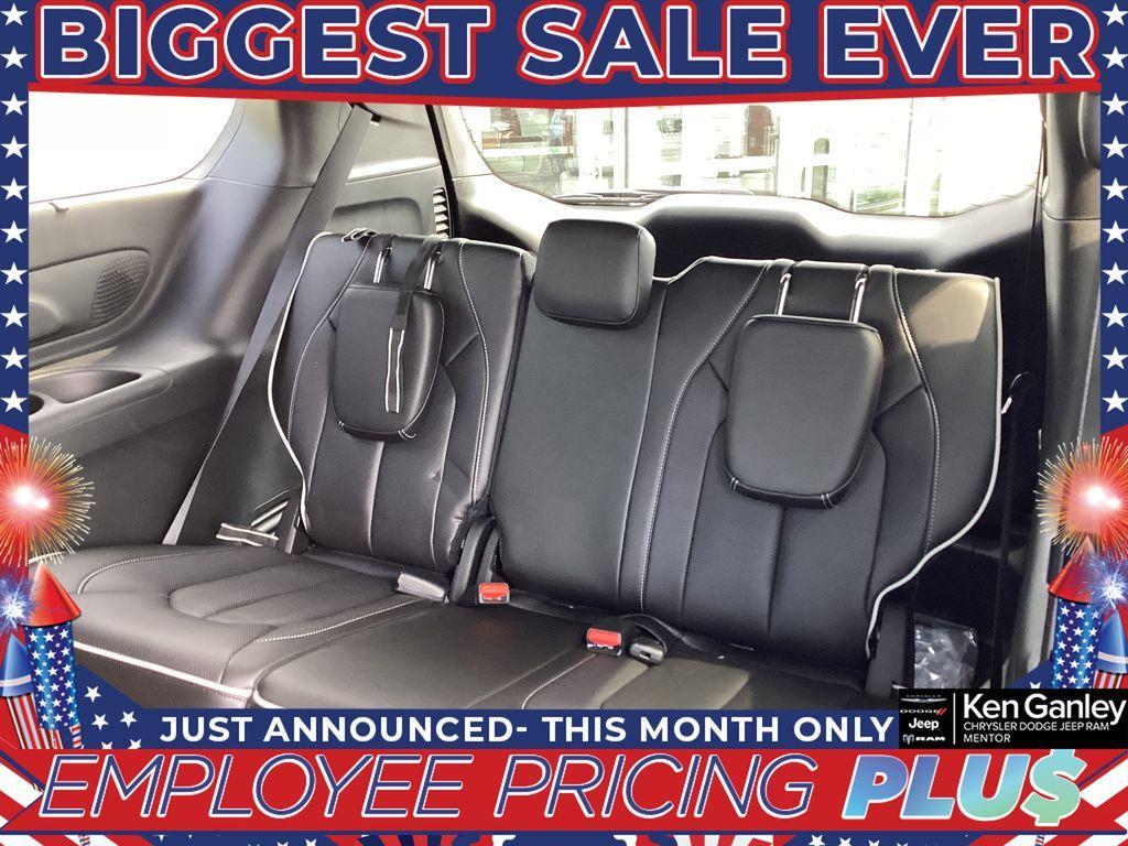 new 2025 Chrysler Pacifica car, priced at $51,436