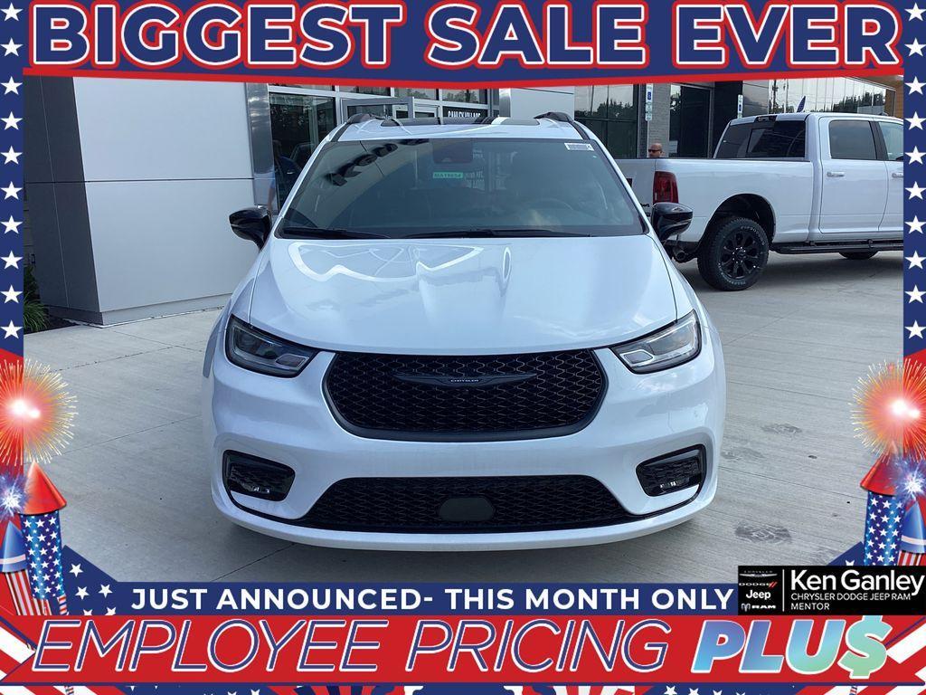 new 2025 Chrysler Pacifica car, priced at $51,436