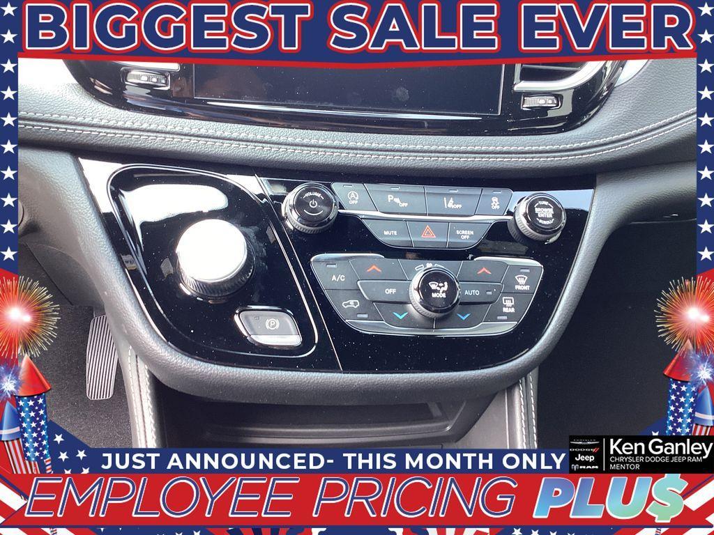 new 2025 Chrysler Pacifica car, priced at $51,436