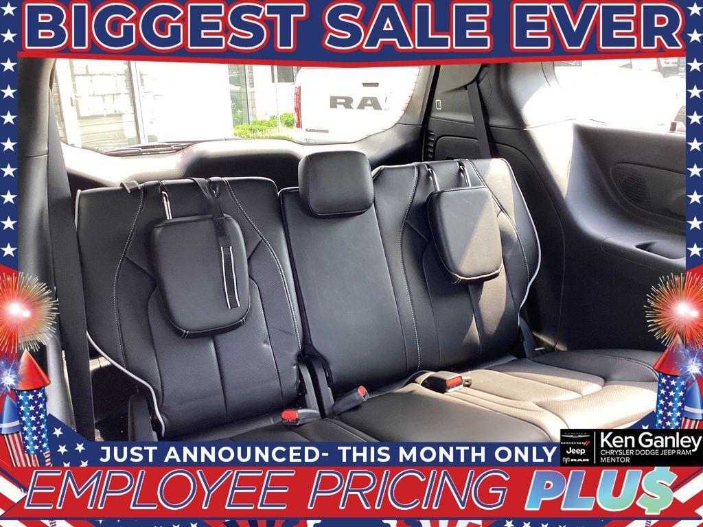 new 2025 Chrysler Pacifica car, priced at $51,436