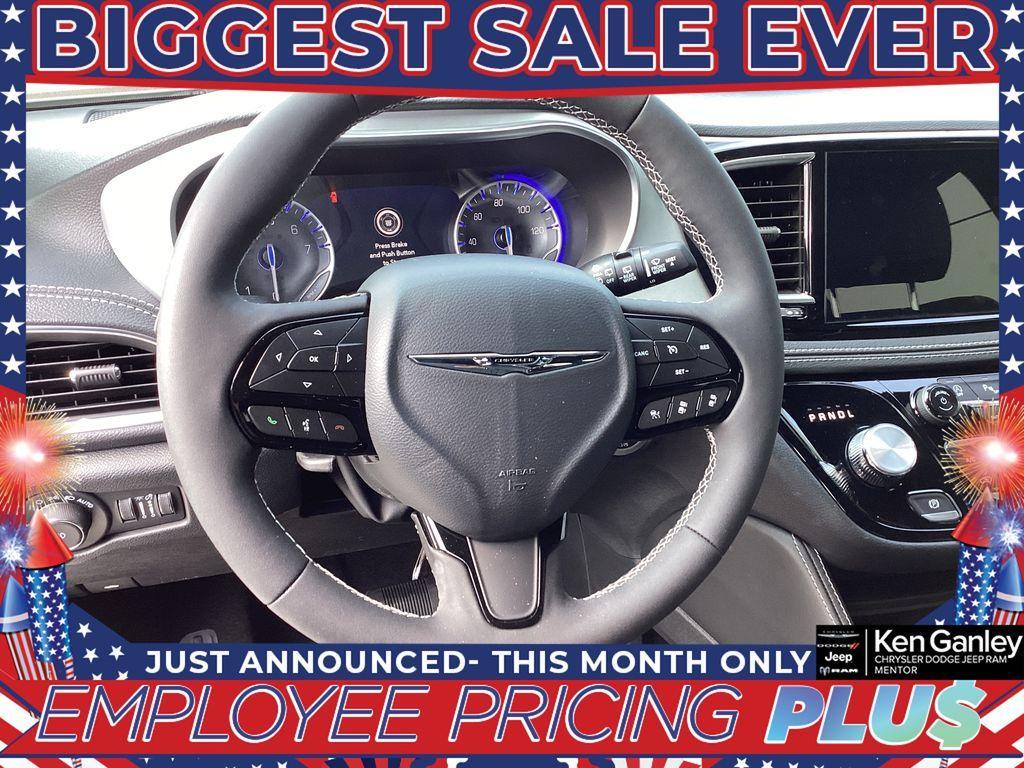 new 2025 Chrysler Pacifica car, priced at $51,436