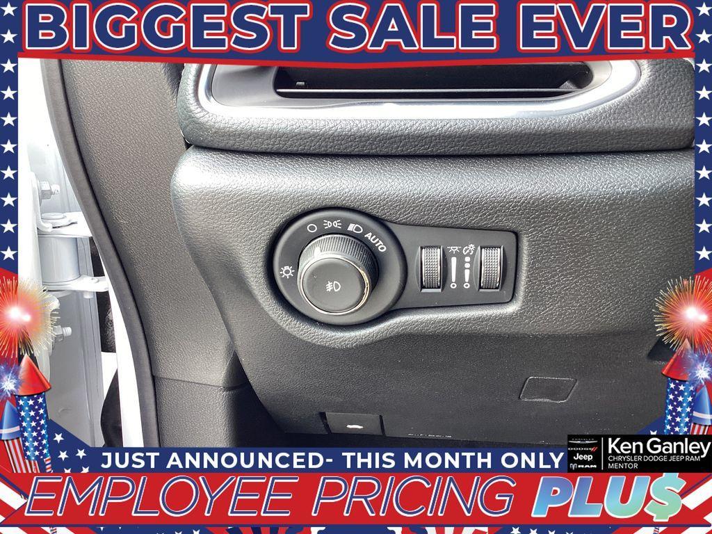 new 2025 Chrysler Pacifica car, priced at $51,436