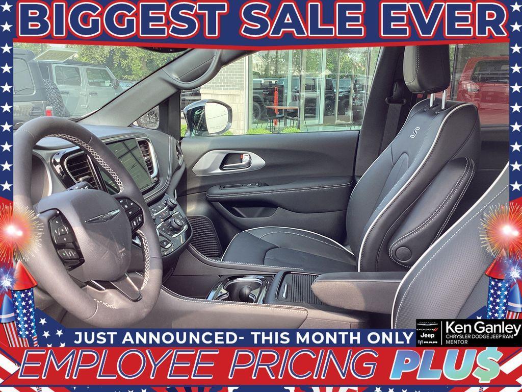 new 2025 Chrysler Pacifica car, priced at $51,436