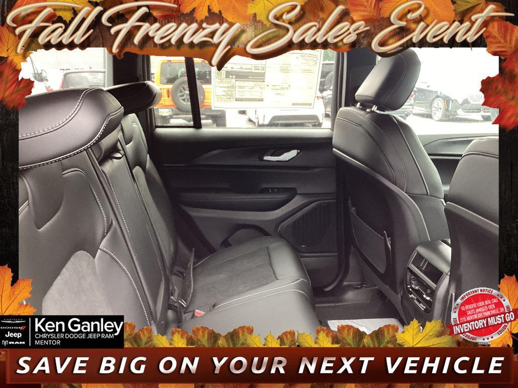 new 2025 Jeep Grand Cherokee car, priced at $41,955